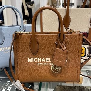 MICHAEL KORS Mirella Sm Shopper TZ XBody Pebbled Leather Crossbody
Luggage
NWT